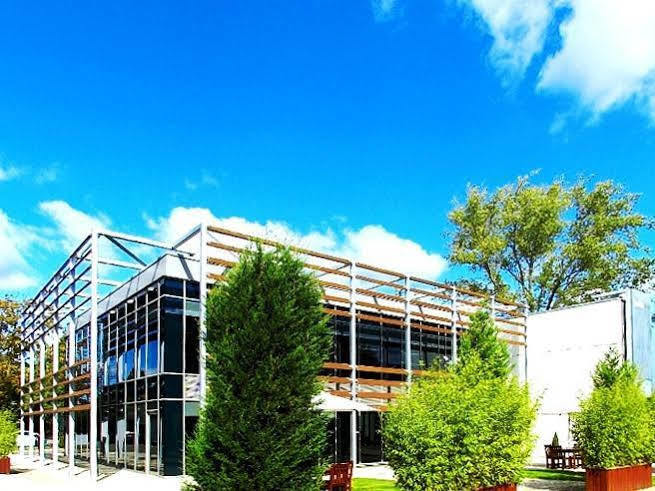Beales Hotel Hatfield  Exterior foto